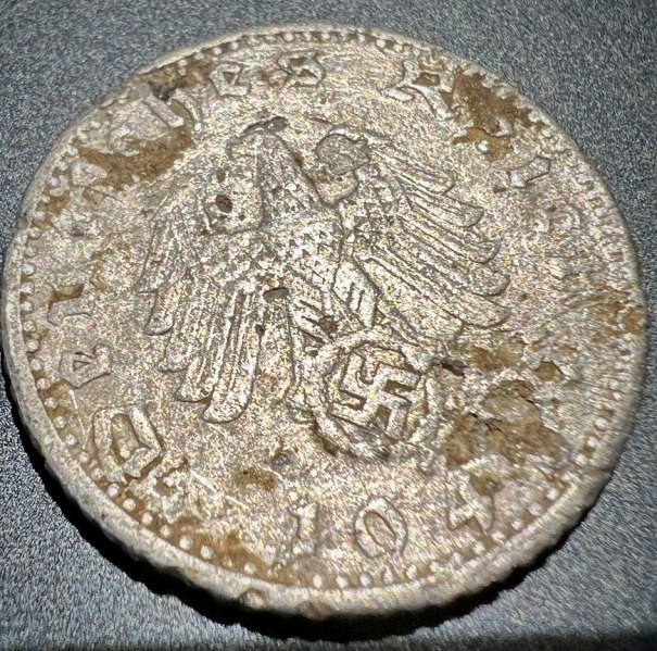 File:Silver coin2.png